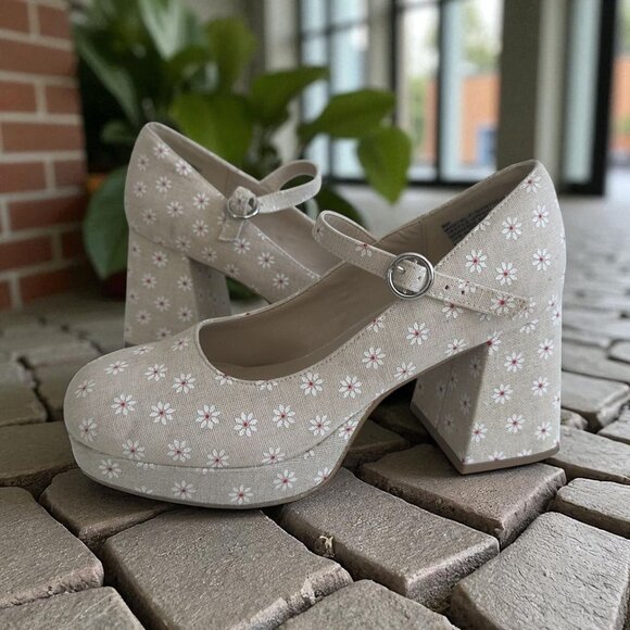 MADDEN GIRL Daisy Print Platform Mary Janes Heels Size 8 - Picture 1 of 9